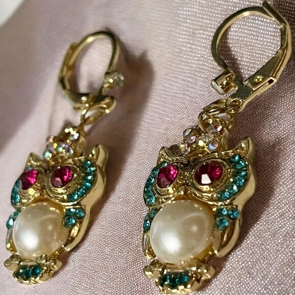 Elegant Owl Drop Earrings - Chic Sparkle for Every Occasion - Picture 2 of 5
